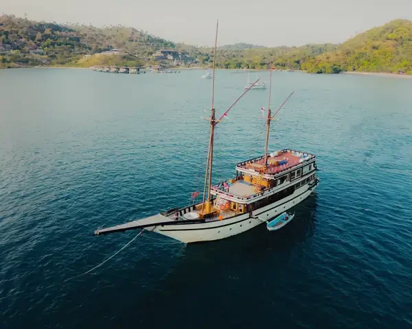 kapal dari lombok ke labuan bajo untuk open trip 4 hari 3 malam